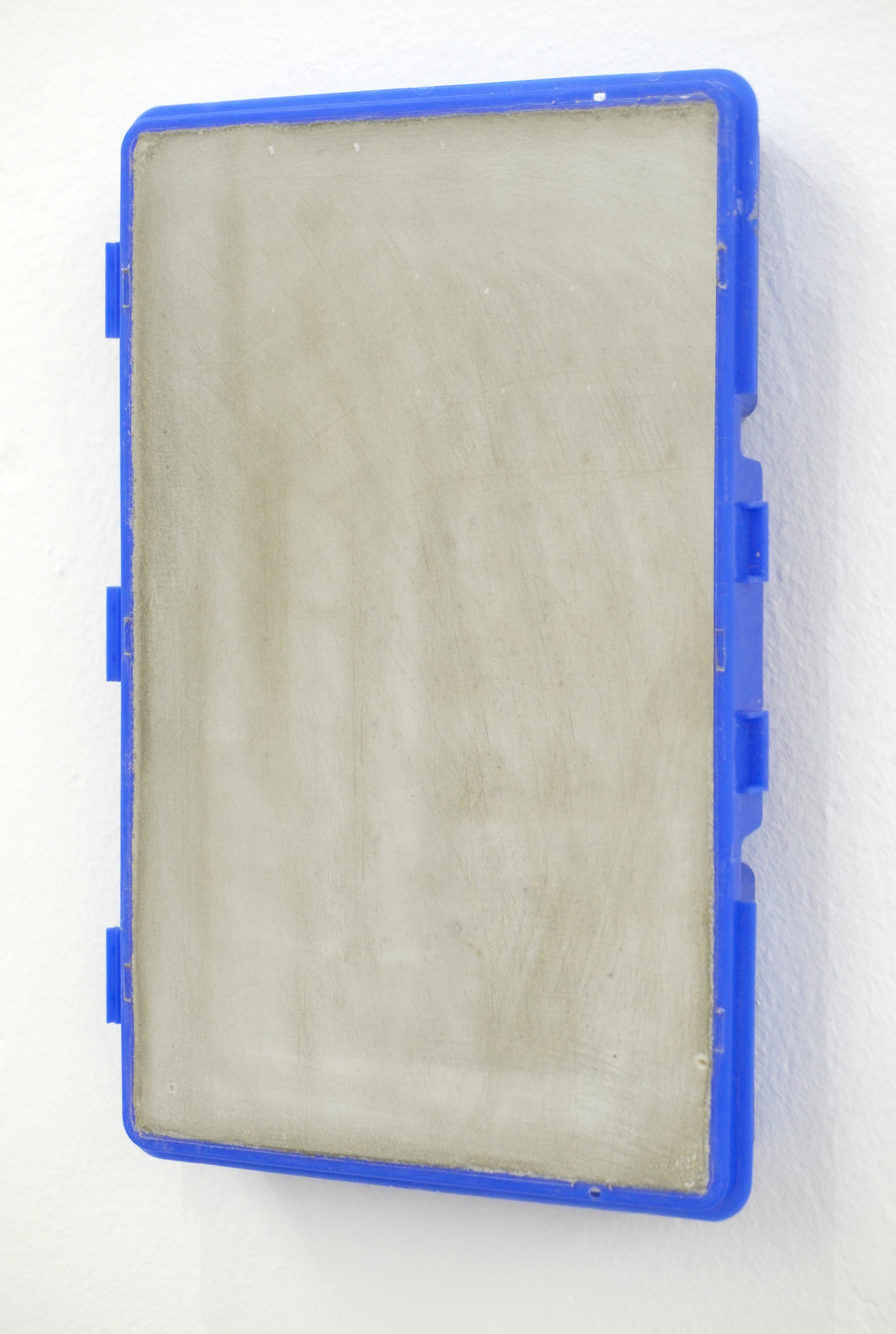 Eine  Platte könnte ein Boden Sein - 3-4 - Beton und Kunststoff - 17 x 24 x 4 - 2024