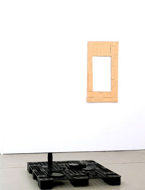 Unten: o.T. 2019; 82 x 102 cm Wand: o.T. 2019; 108 x 65 cm