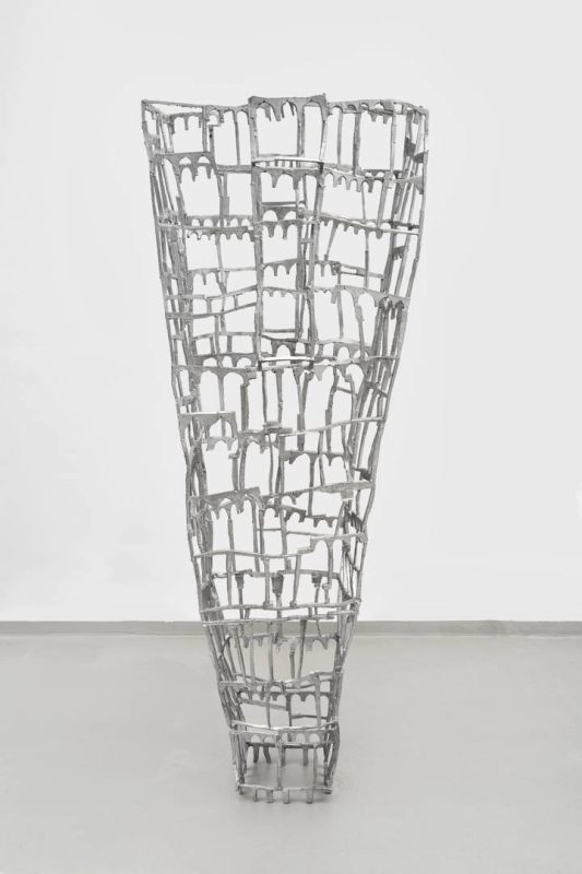 Gebäude II, 2021 - Aluminium - 160 x 40 x 40 cm