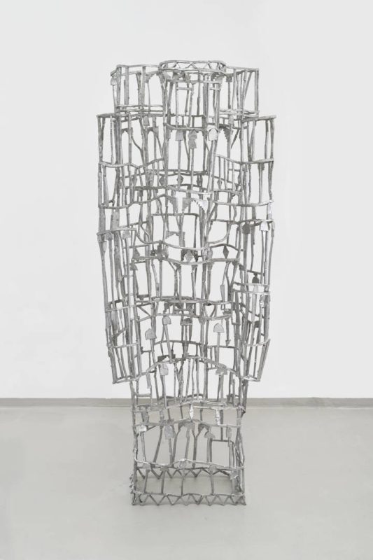 Gebäude III, 2021 - Aluminium - 160 x 40 x 40 cm