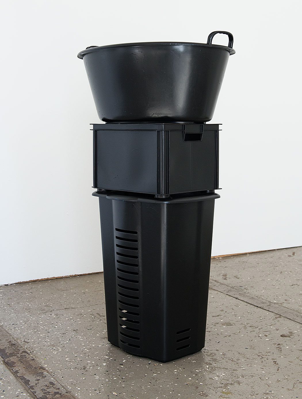 o.T._2017 Lack_Kunststoff_118 x 66,5 x 49 cm